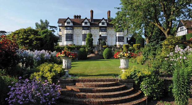 immagine Rod Stewart: in vendita mega-villa da 10 milioni di dollari, fu abitata anche da Winston Churchill