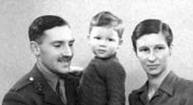 Il piccolo Roger Waters com in genitori