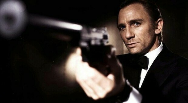 Gran Bretagna, basta con James Bond: la super-spia dell'MI6 sarà un nerd