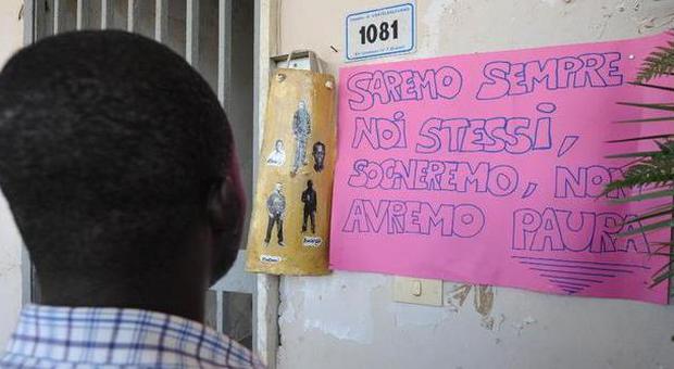 Napoli choc: senegalese sventa la rapina, i passanti fanno fuggire i malviventi