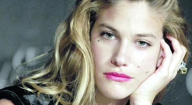 Tea Falco, attrice di 1992, truffata dal fidanzato: presta 8mila euro a un amico ma lui sparisce