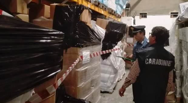 Napoli, guerra alle shopper: sequestrati mille chili di buste di plastica, multe per 110.000 euro