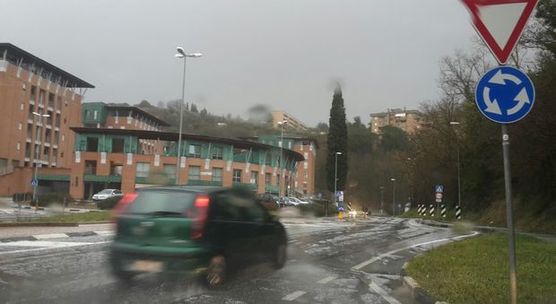 Maltempo, grandinata su Perugia: ecco freddo e neve fino a 600 metri