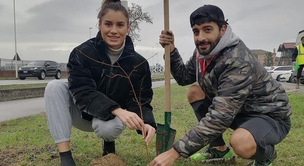 Gianmarco Nuzzo e Gioia Pattarello e i loro alberi-bomboniere