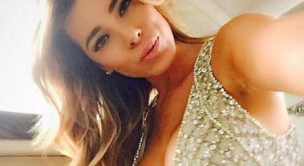 Aida Yespica hot su Instagram: sotto l'abito niente reggiseno