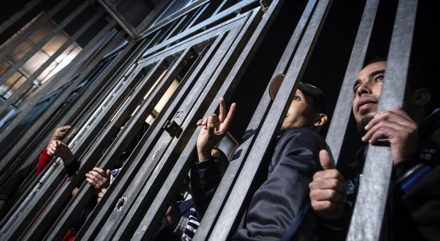 I detenuti rifiutano il vitto a causa delle docce guaste nel carcere di Trani