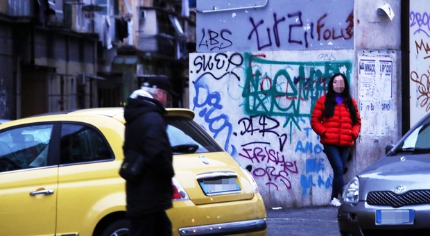 A Napoli la Chinatown del sesso: «Via le squillo orientali, abbiamo paura del virus»