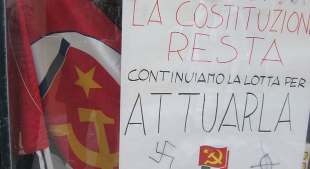 Ancona, Svastiche sul manifesto nella sede del Pci: «Atto grave»