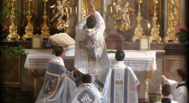 7 luglio 2007 Papa Benedetto XVI emana il motu proprio Summorum Pontificum