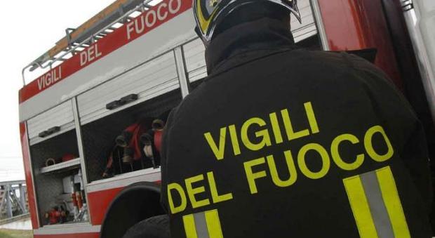 Roma, ancora fiamme: incendio a Montesacro, chiuso Ponte delle Valli