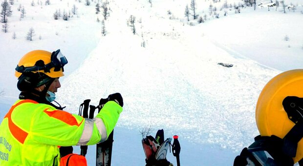 Valanga sul Cimone, un morto e due feriti non gravi. Sul Monte Cusna escursionisti sotto la neve