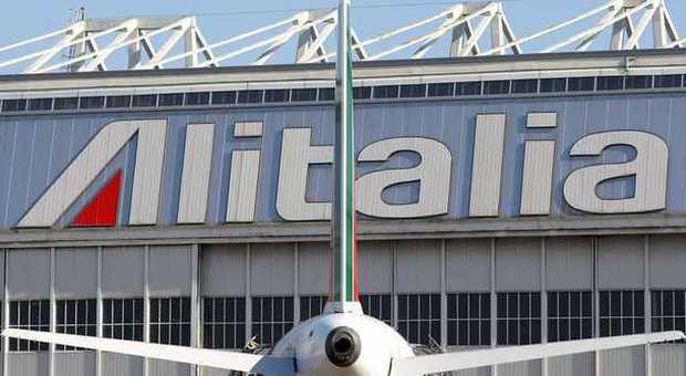Alitalia, governo in campo per evitare il default: appello di Letta alle banche