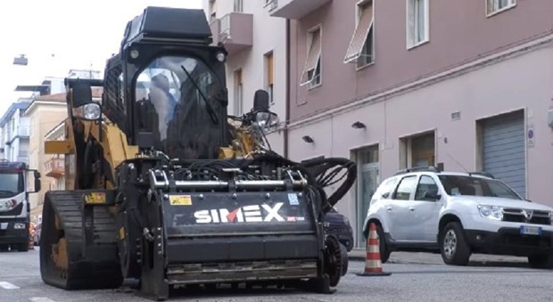 Ancona, un macchinario hi-tech contro le buche: il ritrovato per riparare le strade horror