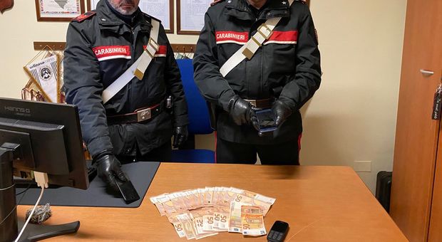 Il denaro recuperatodai carabinieri