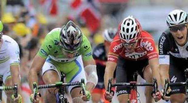 Trentin vince la settima tappa del Tour In maglia gialla resta Vincenzo Nibali