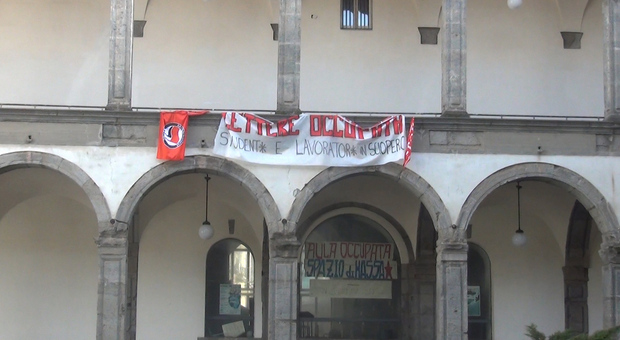 Napoli, occupata la facoltà di Lettere della Federico II: «L'Università è sparita dalle agende politiche»