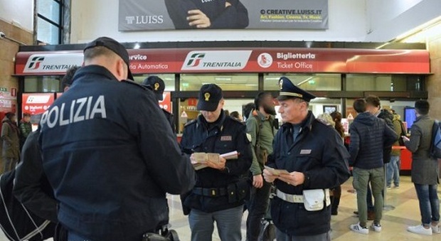 Lascia un biglietto d'addio, i familiari a Monza ne denunciano la fuga: uomo con più di 80 anni ritrovato alla stazione di Ancona
