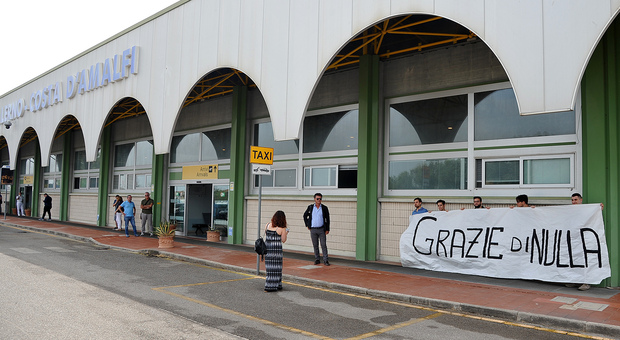 Polemiche sull'aeroporto di Salerno: «Sospesi i lavori sulla pista, perché?»