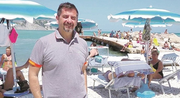 Ancona, la spiaggia di Portonovo ridotta ai minimi termini, Silvetti: «Ripascimento a luglio»