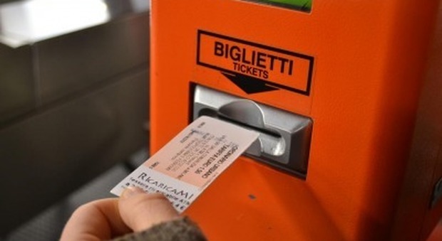 Bus e metro, meglio comprare il biglietto: maximulte fino a 200 euro