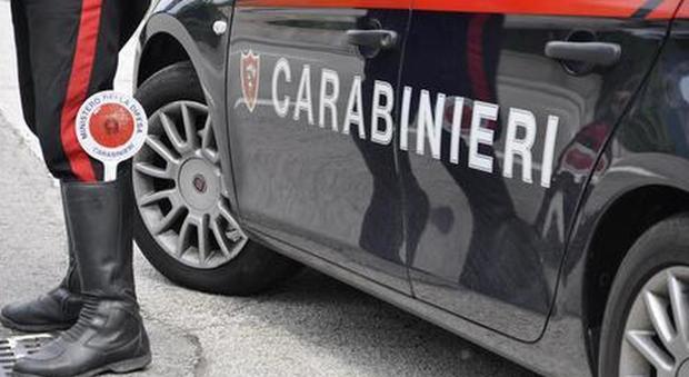 Minaccia l'ex compagna, i carabinieri lo fermano: lui si sente male e muore a 42 anni