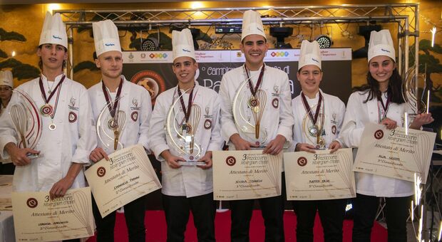 Glasse, pan di Spagna e torte: scatta il campionato italiano di pasticceria degli istituti alberghieri