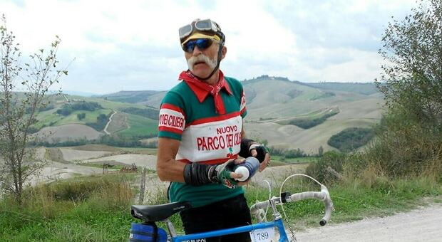 Loredano Comastri, travolto da un'auto e ucciso il ciclista "star" di Bologna: aveva 74 anni