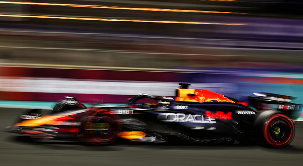 GP di Jeddah, la diretta: Leclerc va all'attacco di Verstappen, Perez e Alonso gli outsider