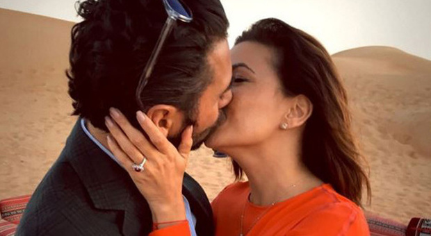 Eva Longoria bacia in una foto pubblicata su Instagram il suo nuovo compagno (instagram.com)