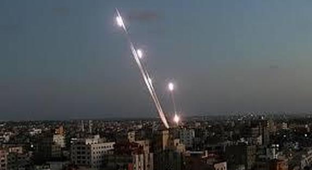 Tel Aviv, portavoce militare: «Diversi razzi da Gaza verso sud Israele»