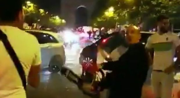 Coppa d'Africa, a Parigi il terrore sui social: con la motosega sugli Champs-Élysées