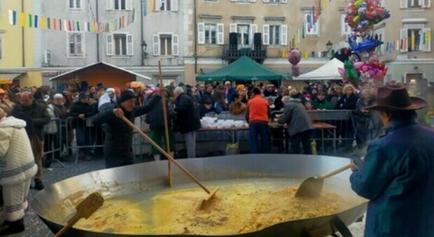 Oltre 2mila uova e 30 chili di carne per la mega frittata di Carnevale