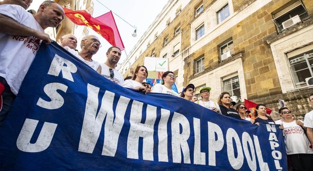 Whirlpool, ancora in piazza a Roma: lettera al ministro: «Conte ci riceva»