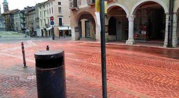 Piazza Rossi coperta dalla polvere arancione della Crazy run 2015