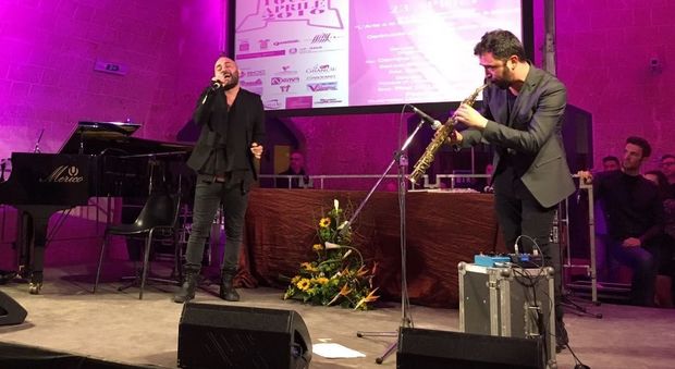 Giuliano Sangiorgi e Raffaele Casarano sul palco