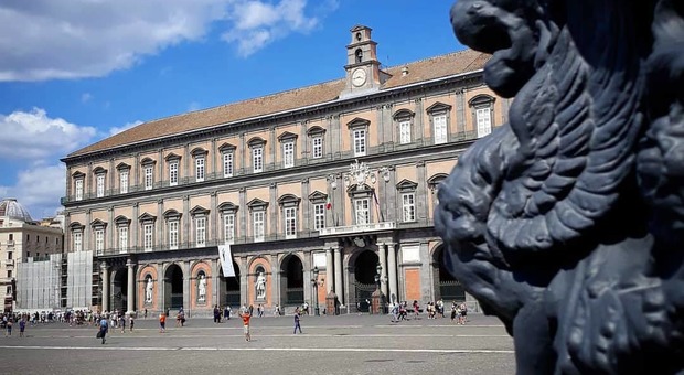 Napoli, gara da 4,3 milioni di euro per restaurare il tetto di Palazzo Reale