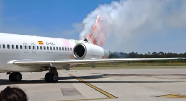 Volotea, aereo evacuato dopo un'esplosione: il fumo ha riempito la cabina