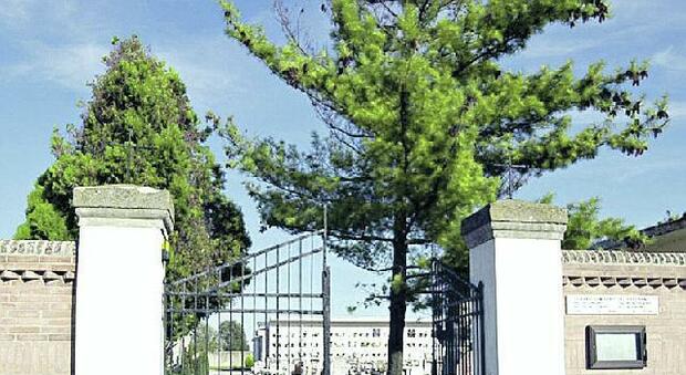 Parchi e cimiteri chiusi a Ceregnano Il sindaco: «È per proteggere gli anziani»