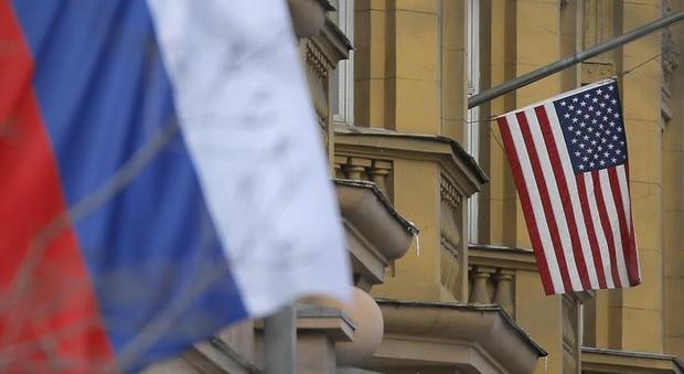 Scoperta spia russa all'ambasciata Usa a Mosca: aveva accesso alle agende di Obama e Clinton