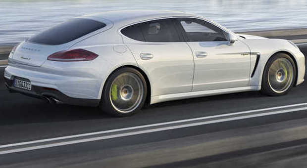 La Porsche Panamera Hybrid, mix di prestazioni e consumi contenuti