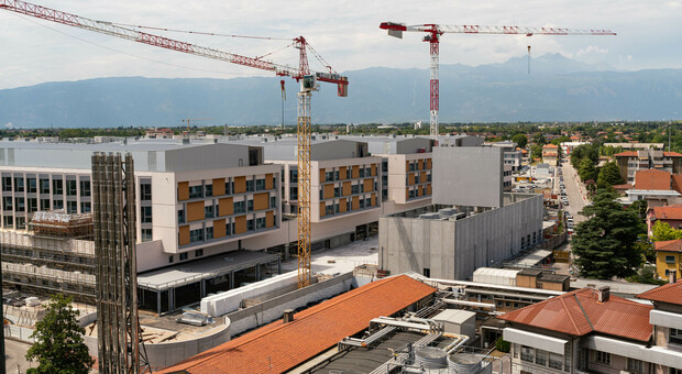 Nuovo ospedale a Pordenone, un passo avanti e due indietro. Rischia ritardo fino a 6 mesi