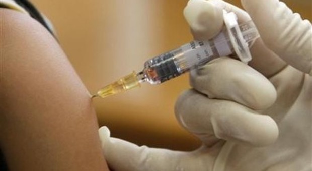 Vaccini obbligatori a scuola, l'opposizione la spunta in consiglio