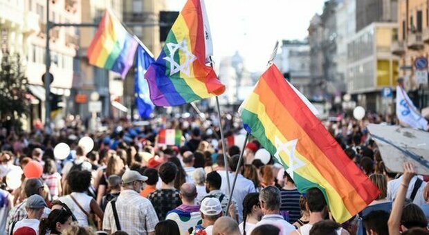 L'onda Pride arriva in tutta Italia: «Il ddl Zan lo vogliamo così, pretendiamo uno stato laico»