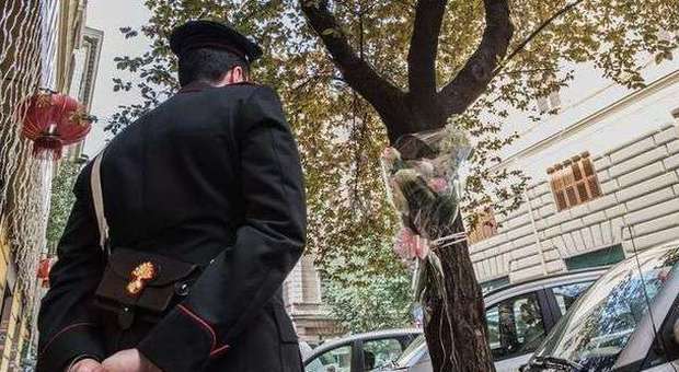 Roma, donna trovata impiccata a un albero in centro