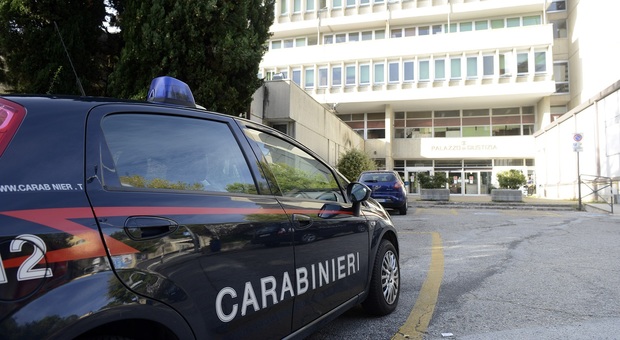 Macerata, studentessa offre sesso in cambio di coca: pusher arrestato