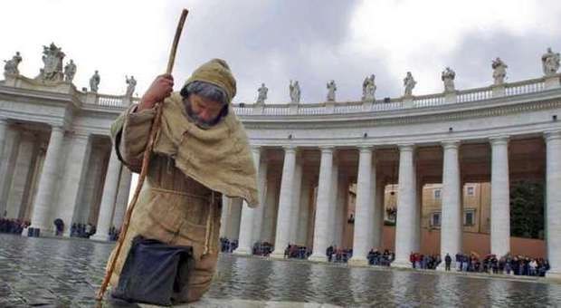 A pilgrim prays in St Peter's Square as cardinals attend mass (A. Solero / Ansa)