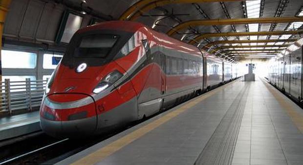 Caos a Roma Termini, circolazione treni rallentata per guasto alla linea elettrica: ritardi e cancellazioni
