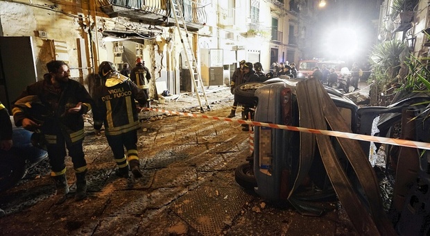 Il luogo dell'esplosione in centro a Napoli