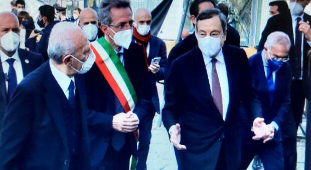 Cisl Campania in piazza contro De Luca: «Nessun risultato su proroga precari»