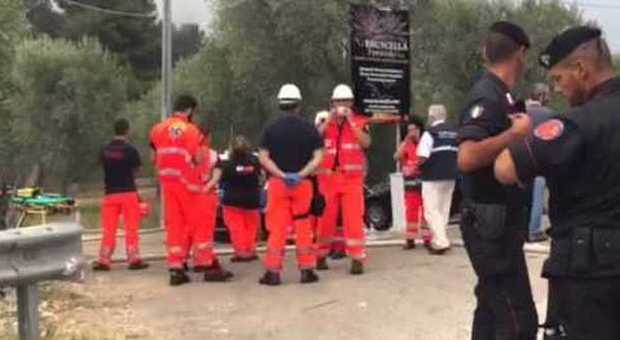 Esplode fabbrica di fuochi d'artificio nel Foggiano: fiamme alte tra i capannoni, morto un operaio